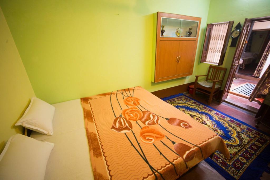 Paradise Inn Guest House Varanasi Habitación foto